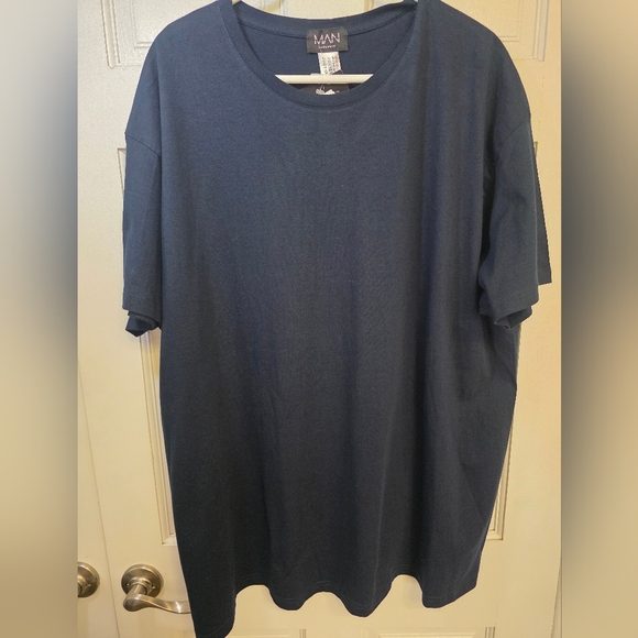 NWT- BoohooMAN Tshirt- Big & Tall Size 4XL Navy - Picture 1 of 8